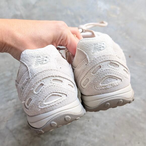 New Balance 204L Timberwolf Beige Suede Unisex Sneakers, size 8M/9.5W - Picture 6 of 8